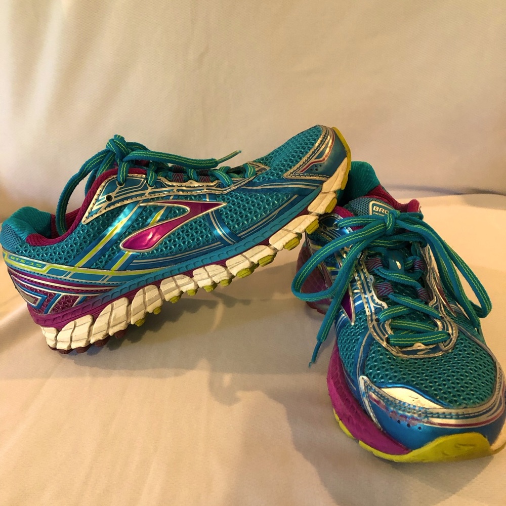 Brooks Teal and Pink Athletic Shoes